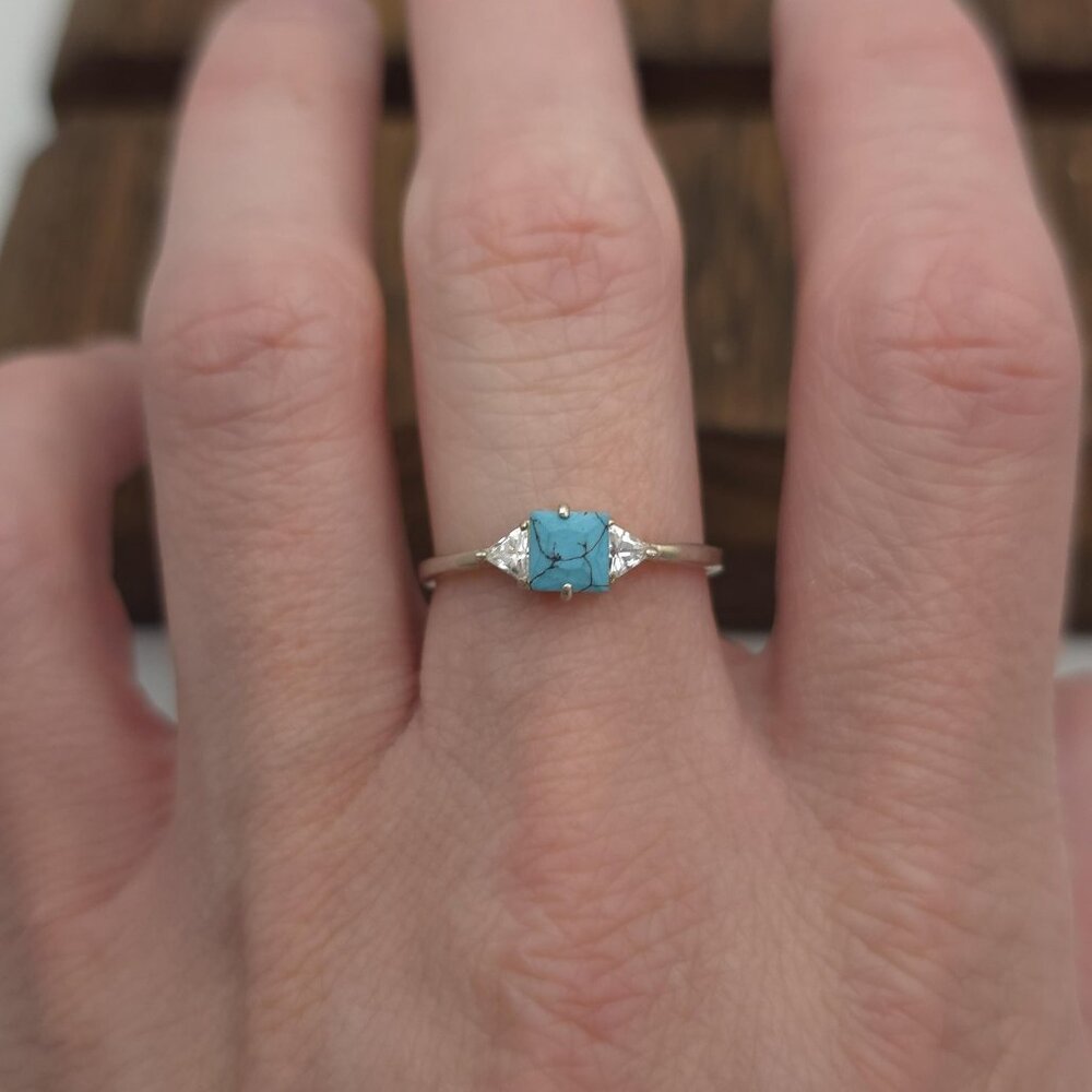 Size 9 Sterling Silver Blue Stone Clear Cubic Zirconia Ring A1362